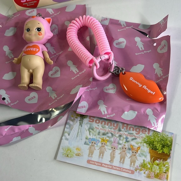 Sonny Angel Mini Figure Charm Kiss Kiss Series - Picture 5 of 6
